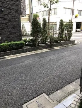 千信ビルの外観