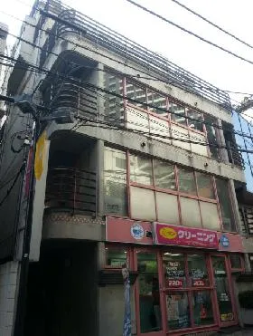三栄ビルの外観