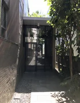 アドウェル元代々木の外観