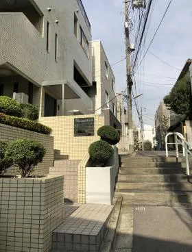 プレシャスビルの外観