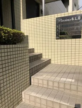 プレシャスビルの外観
