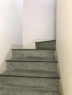 かがみビルの外観