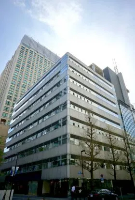 蚕糸会館の外観