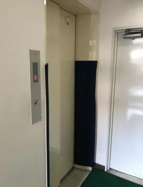 大場ビルの外観