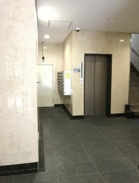 御苑フラワーマンションの外観