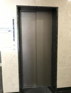 御苑フラワーマンションの外観