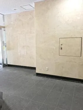 御苑フラワーマンションの外観