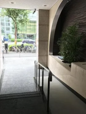 御苑フラワーマンションの外観