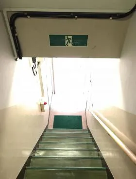 万葉ビルの外観