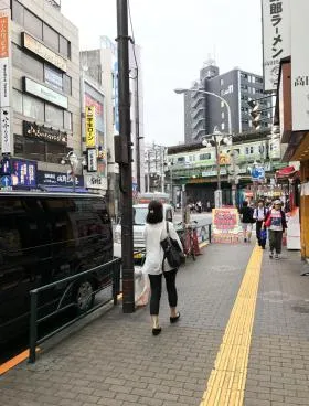 花川ビルの外観