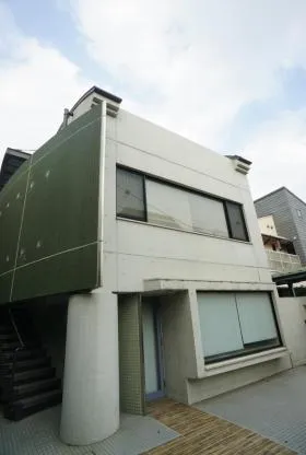 蒼鷹社ビルの外観