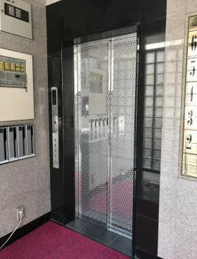 麗佳ビルの外観