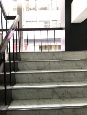 黛ビルの外観
