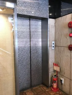 ヤブタビルの外観