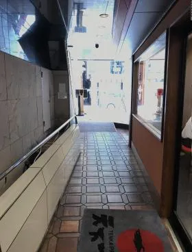 ヤブタビルの外観