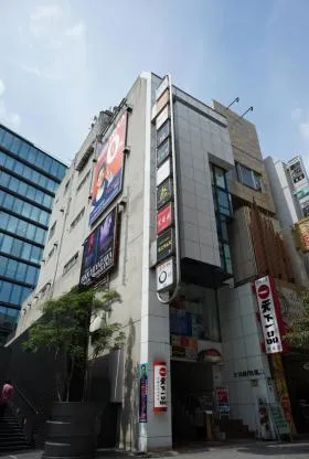 ヤブタビルの外観