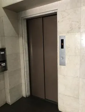 アライビルの外観