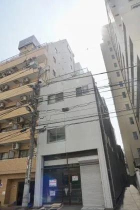 ヤスモトビルの外観