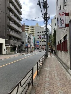 ウメザワビルの外観