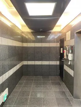 レオロックビルの外観