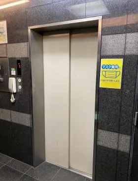 レオロックビルの外観