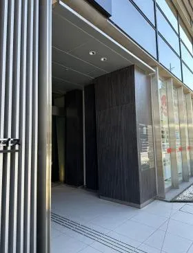A-PLACE新橋駅前ビルの外観