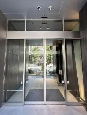 A-PLACE新橋駅前ビルの外観
