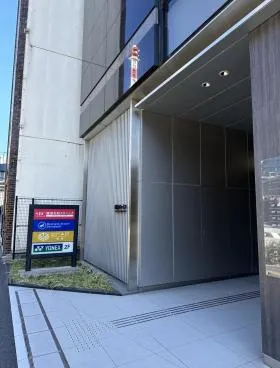 A-PLACE新橋駅前ビルの外観