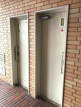 日本パーティビルの外観