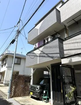 上原佐藤邸ビルの外観