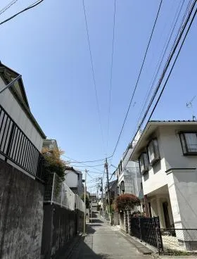 上原佐藤邸ビルの外観