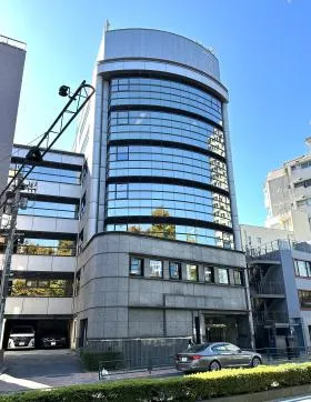 セブン南青山ビルの外観