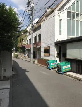 ロバートアカデミービルディングの外観