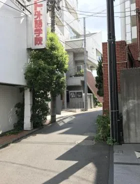 ロバートアカデミービルディングの外観
