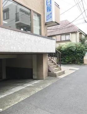 日報ビルの外観