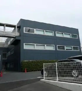 飯田橋尚学ビル 新館の外観