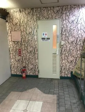 ニューロイヤルビルの外観
