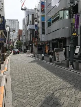 ニューロイヤルビルの外観