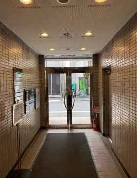 芝前川ビルの外観