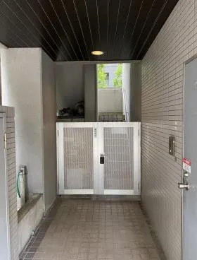 芝前川ビルの外観
