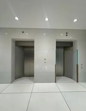 六本木Dスクエアビルの外観