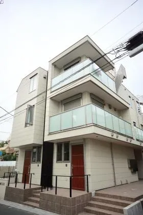 アルチザン表参道ビルの外観