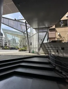 アシジ神泉ビルの外観