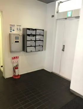 角張ビルの外観