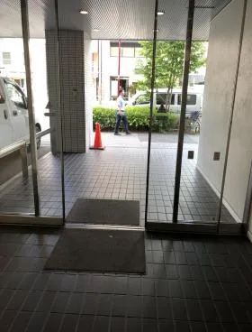角張ビルの外観