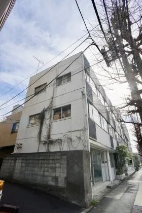 岡野ビルの外観