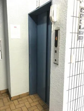 塚田ビルの外観