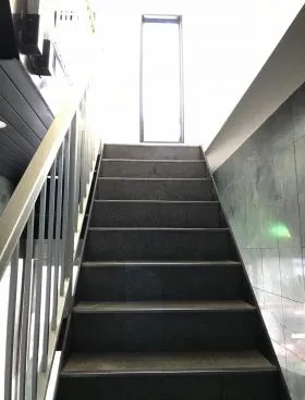 建麗ビルの外観