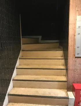 花岡ビルの外観