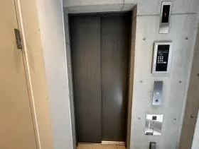 JLBグランエクリュ四ツ谷ビルの外観